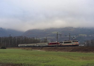 La CC 6549 et la BB 25188 en double traction lors du train APMFS du 17-12-2022.