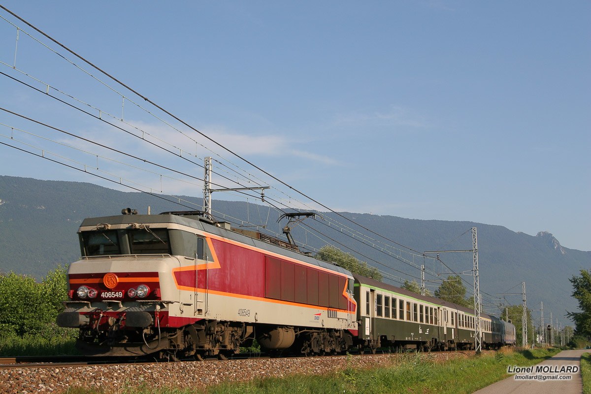 CC 6549 sur le TER 83605 à Chambéry.