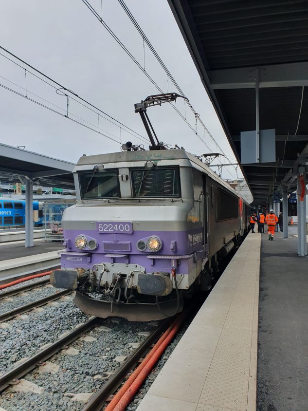 La BB 22400 en tête du train APMFS pour la Fête des Lumières de Lyon.