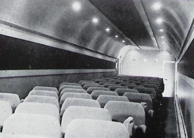 Intérieur de la voiture cinéma Su 204 en état d'origine.
