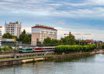 Les CC 6558 et CC 6549 et des voitures Corail en bord de Seine lors des navettes des JEP le 20/09/2025 (photo Timothe MD)