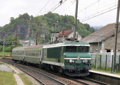 La CC 6558 et ses 2 voitures UIC à Montmélian le 15-5-2026. Photo Tom Beaumont