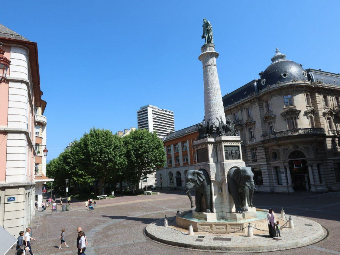 Chambéry - Place des Elephants Chambéry - Place des Elephants