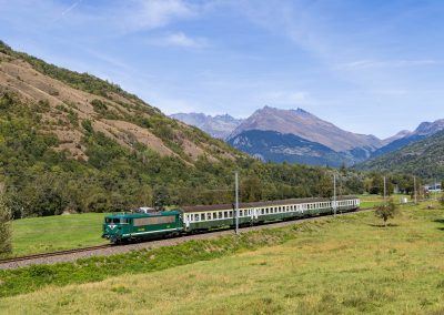 BB 25660 sur un train spécial navette entre Bourg Saint Maurice et Moutiers, aperçu ici à Landry. Photo Lionel Mollard.