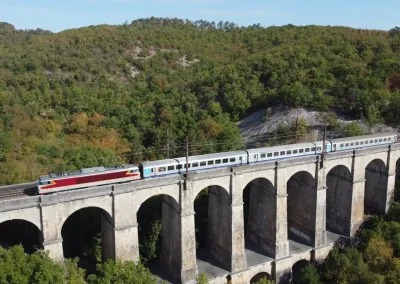 Passage du train APMFS sur le viaduc Velars-sur-Ouche, le 3/10/2026. Photo Rémi Colajanni.